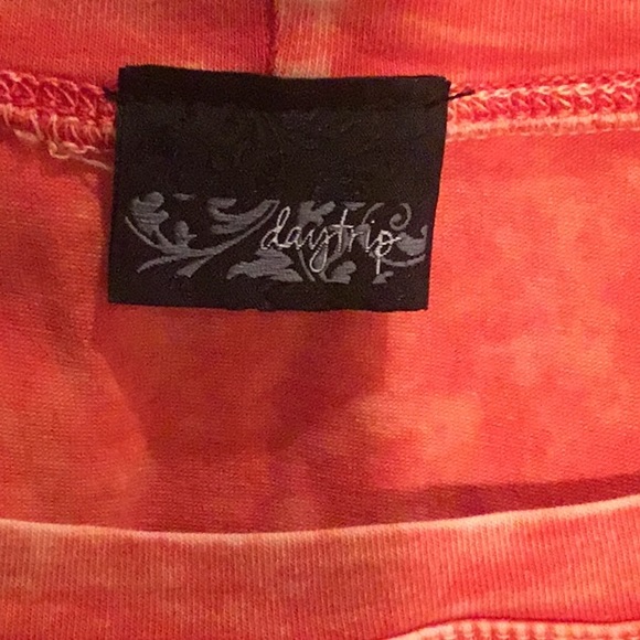 DAYTRIP 🔸 GRAPHIC TEE - Picture 8 of 8